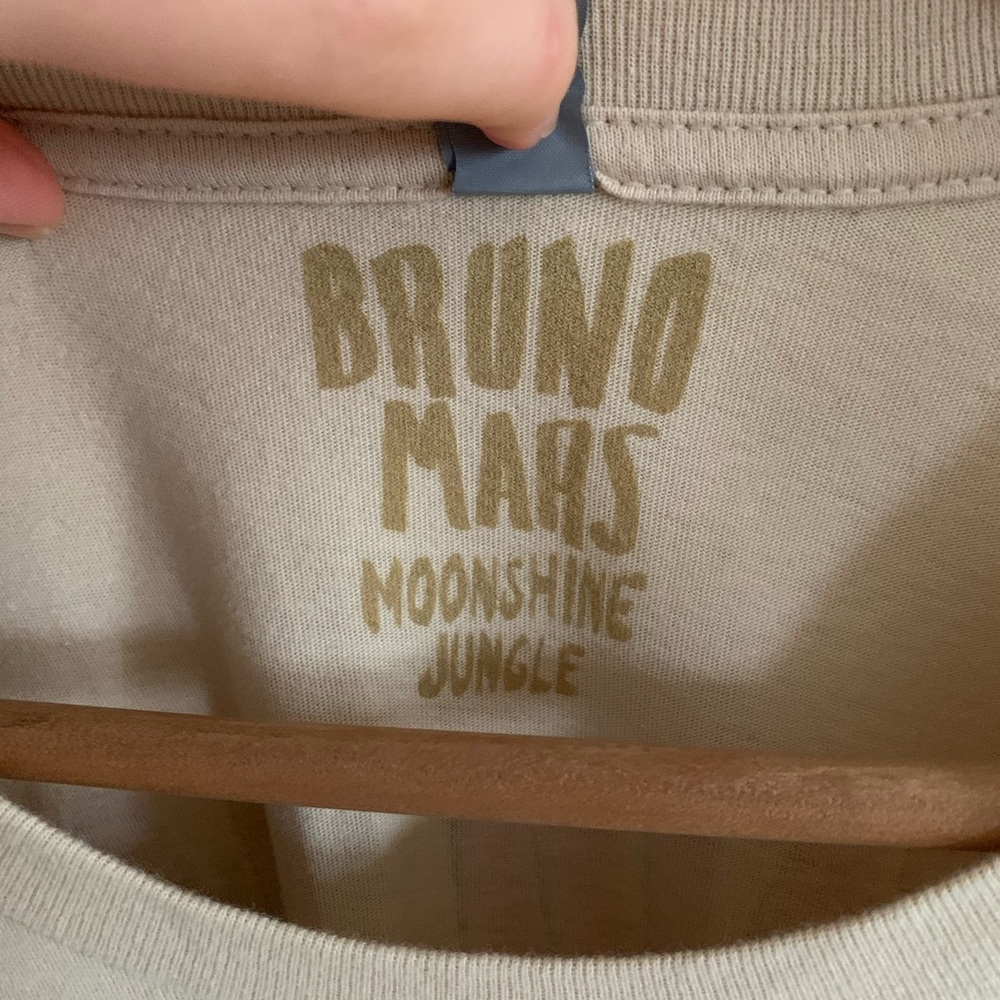 Bruno Mars concert moonshine jungle graphic tee - Picture 5 of 7